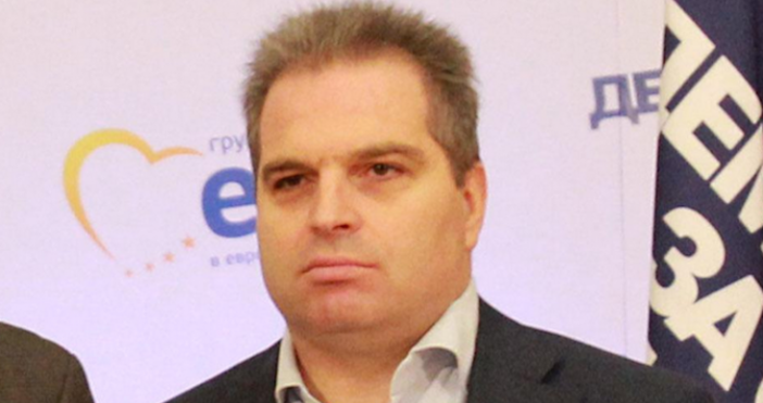 Министърът на МРРБ Гроздан Караджов уволни служителя на БГТОЛ който обиждал чужденец на