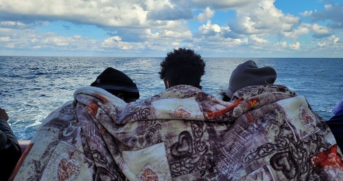 Кораб който спаси 114 мигранти край бреговете на Либия миналата