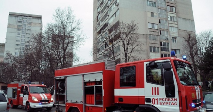 Пожар в 18 етажен блок в Бургас вдигна на крак