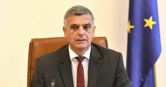 Министърът на отбраната Стефан Янев е разрешил прелитането на военен