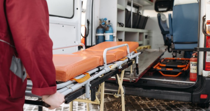 Жена парамедик в Кент Великобритания почина след като линейка се блъсна