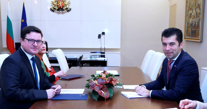 Премиерът Кирил Петков проведе среща с посланика на Великобритания в