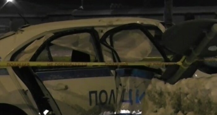 Полицаите са ранени но са в стабилно състояние Патрулна кола катастрофира