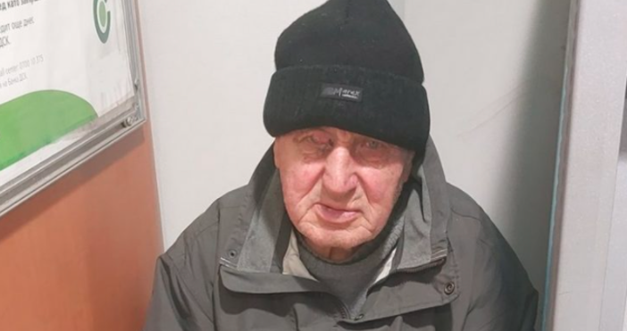 76 годишен варненец без дом си търси работа за да си