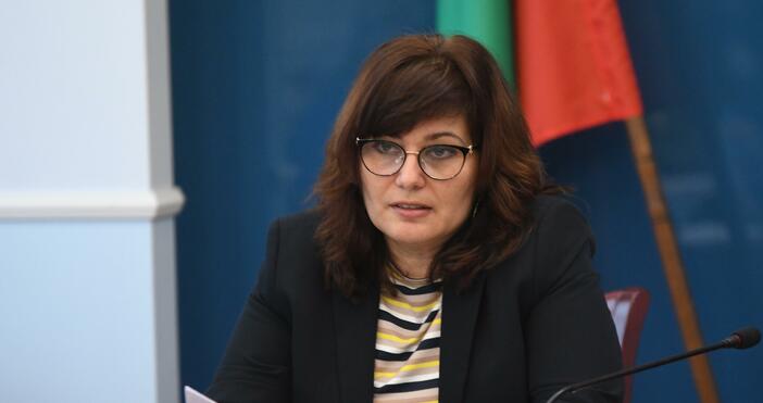 Здравният министър Асена Сербезова провежда в момента среща с представители