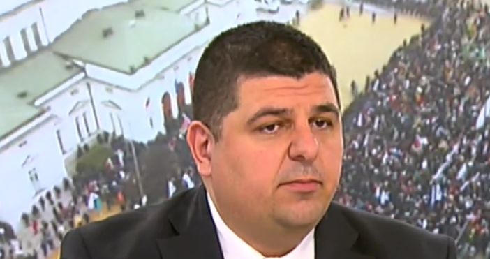 Известен депутат от Демократична България коментира протеста на Възраждане пред