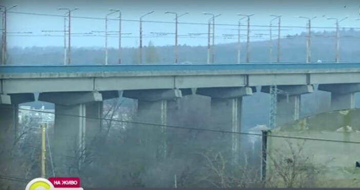 Аспаруховият мост във Варна е започнал да се руши алармират