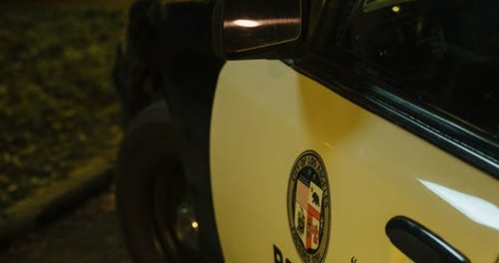 От полицията препоръчват на местните жители да избягват района на синагогата Неизвестен мъж