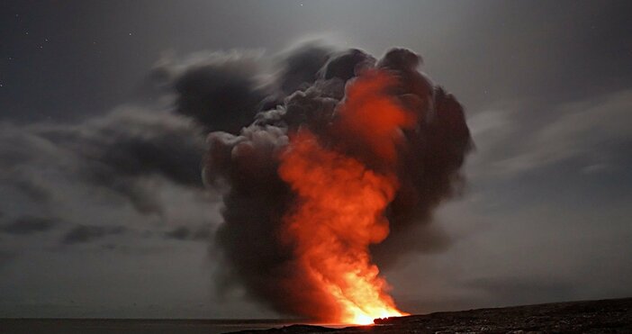 Подводният вулкан Хунга-Тонга-Хунга-Хаапай край бреговете на тихоокеанското кралство Тонга изригна и предизвика цунами,