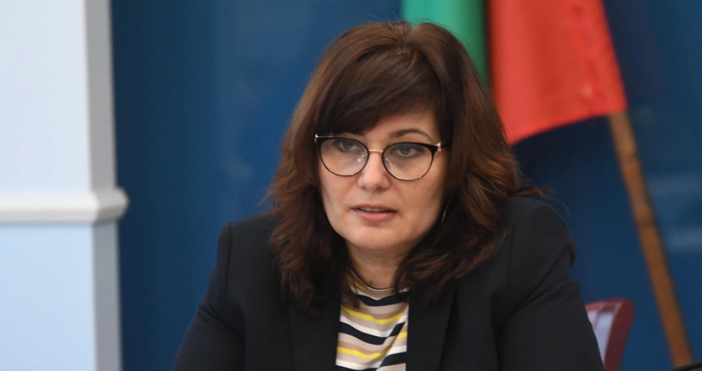 Министърът на здравеопазването проф. Асена Сербезова призова в социалната мрежа