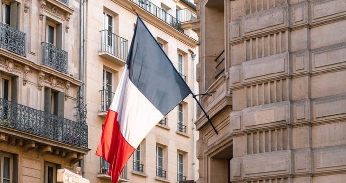 Франция се присъедини към други западни страни и официално осъди репресиите
