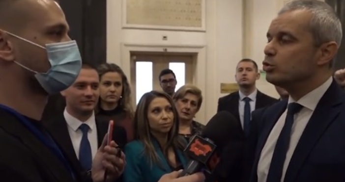 Бесен скандал се разрази преди минути в парламентаБоян Костадинов ваш