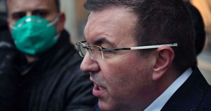 Бившият министър на здравеопазването Костадин Ангелов нападна отново правителството на