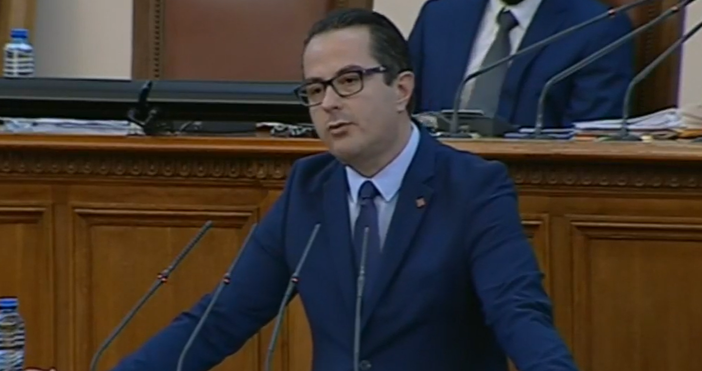 Заместник председателят на Възраждане Цончо Ганев изригна срещу депутатите че
