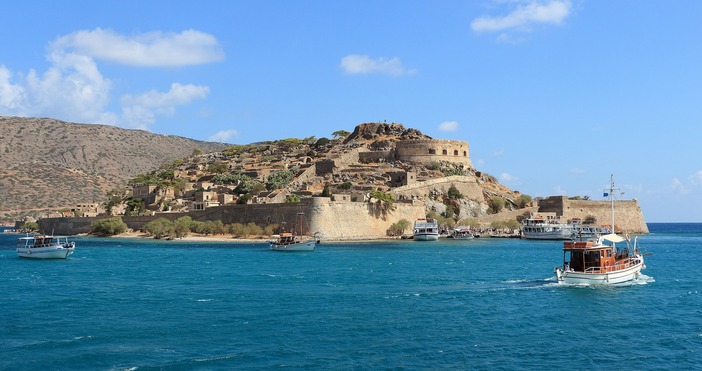 Гръцката полиция проверява защо водите на река на остров Крит