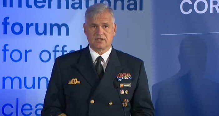 Командващият Военноморските сили на Германия вицеадмирал Кай Ахим Шьонбах подаде оставка