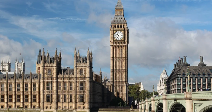 Великобритания е започнала да изтегля дипломатически персонал от посолството си