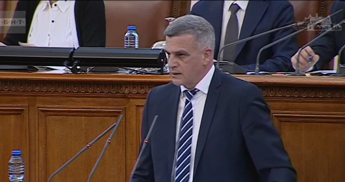 Военният министър Стефан Янев успокои от трибуната на Народното събрание,