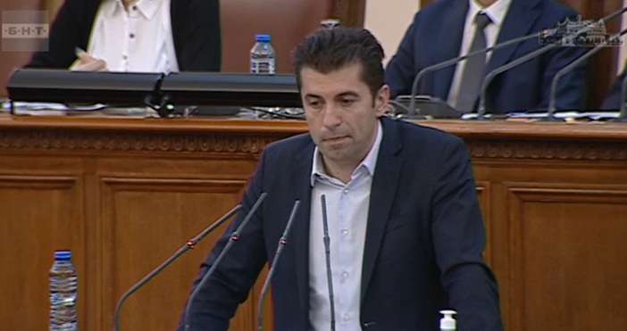 Премиерът Кирил Петков коментира на извънредно заседание на парламента как ще
