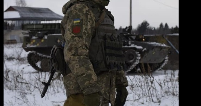 Петима загинаха при обстрел в Украйна Войник от украинската национална