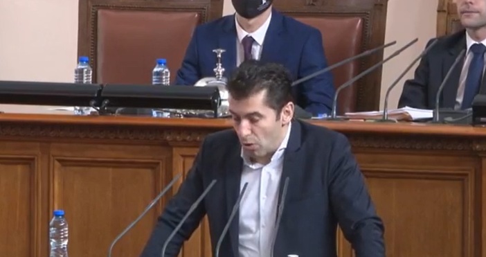 Премиерът Кирил Петков говори пред депутатите в парламента за резултатите