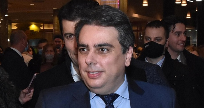 Вдигането на минималната работна заплата на 710 лева е заложено