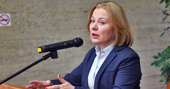 Надежда Йорданова очаква резултатите на проверката на КПКОНПИ по сигналите