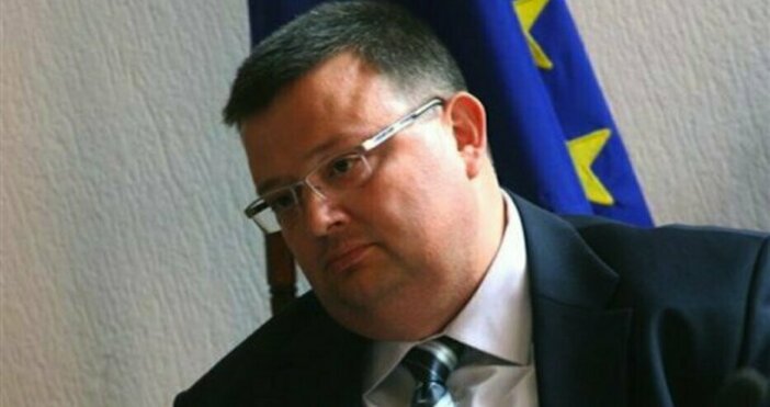 Подалият оставка като председател на Антикорупционната комисия Сотир Цацаров видя