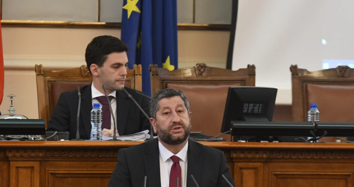 Пореден скандал избухна в парламента.Христо Иванов от парламентарната група Демократична България