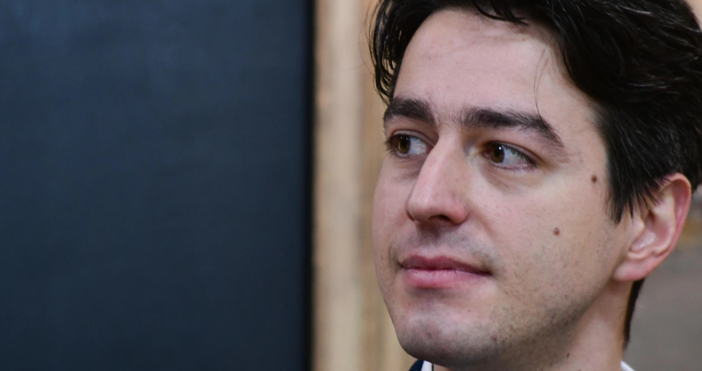 Пореден министър започва битката с коронавируса Министърът на културата Атанас Атанасов е с