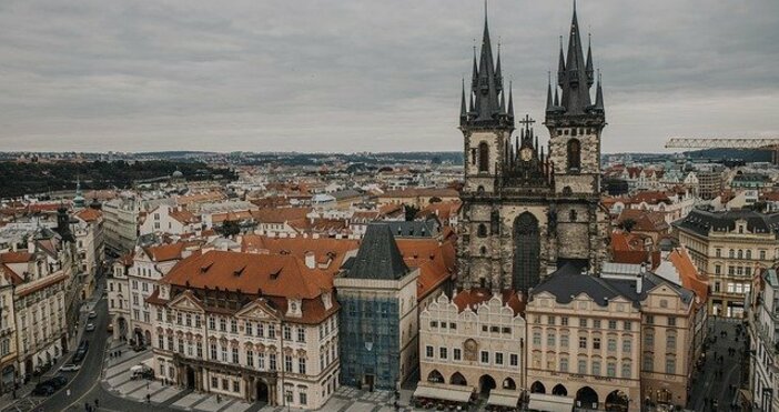 От 9 февруари Чехия премахва зелените сертификати за влизане в ресторанти