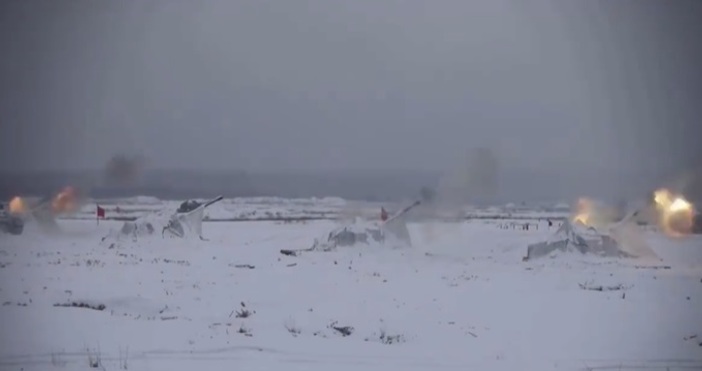 Руската армия отново показа огневата си мощ Бойни стрелби от гаубици