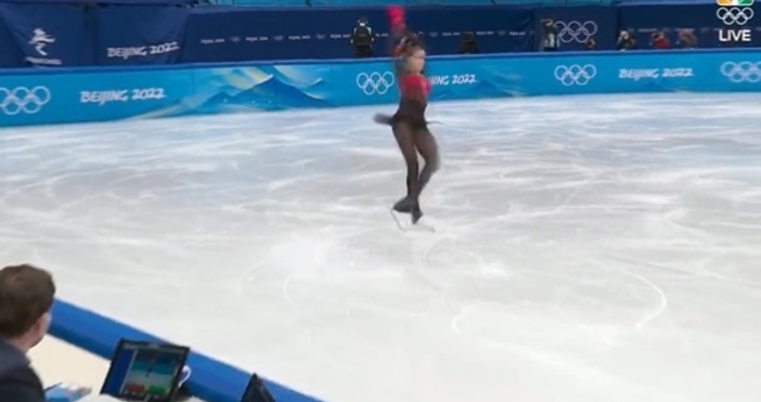 Руската състезателка Камила Валиева стана първата фигуристка изпълнила четворен скок