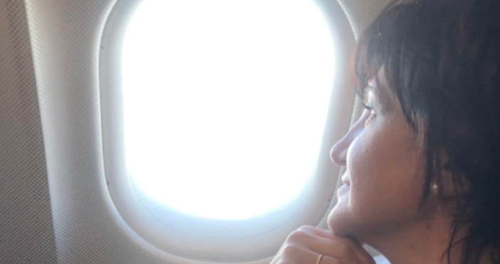 Бившият председател на парламента Цвета Караянчева си пусна снимка от самолета