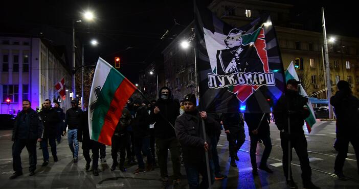 снимки Вечерното шествие в памет на генерал Христо Луков познато