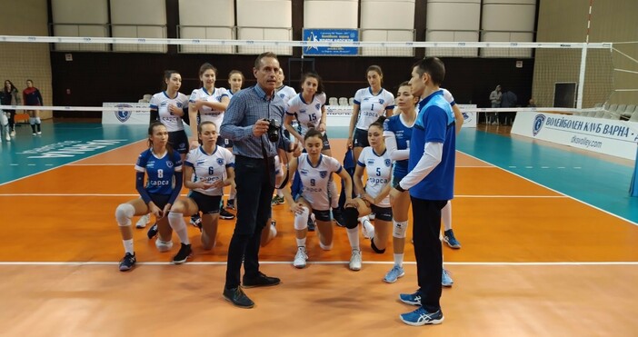 Волейболистките на Варна ДКС се поздравиха със седма победа в