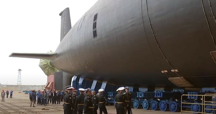 Новата руска атомната подводница Красноярск ще излезе на морски изпитания