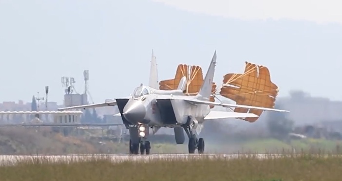 Руски бойни самолети Ту 22М3 и МиГ 31К въоръжени с ракети Кинжал