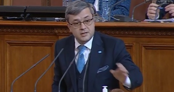 Депутатът от ГЕРБ Тома Биков направи остра декларация в Народното