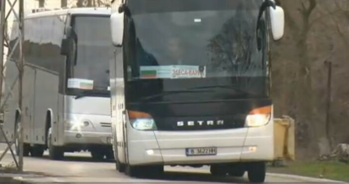 Днес започва и евакуацията на българи от Киев Четири автобуса