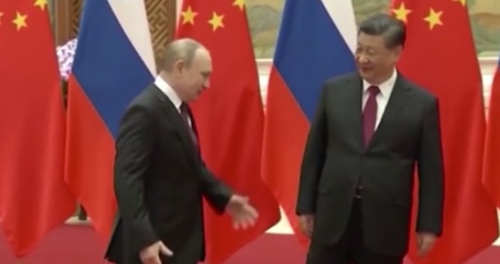 Външният министър на Китай се обади на украинския си колега