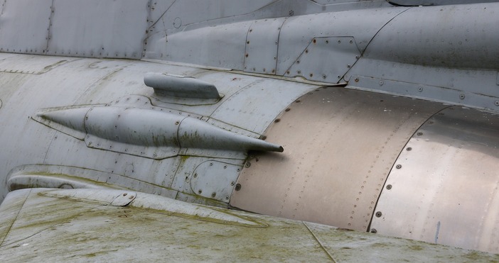 МиГ-21 изчезна в Румъния, а издирващият го хеликоптер се разби.