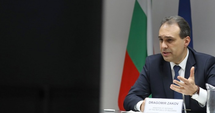 Министърът на отбраната на България Драгомир Заков проведе днес телеконферентен