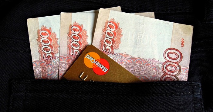 Русия не може да използва почти половината от валутните си резерви