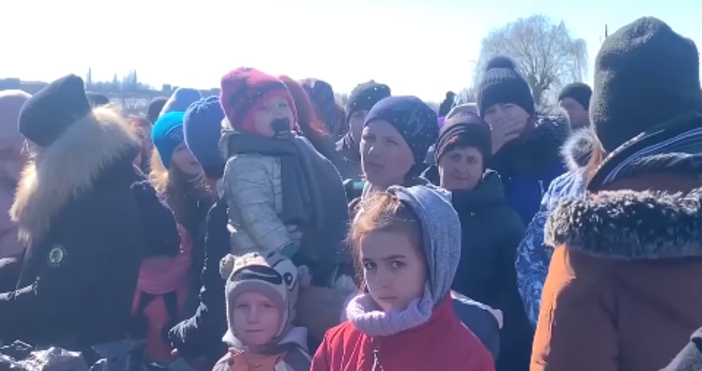 След бомбардировките от руското военно министерство съобщиха че раздават хуманитарна