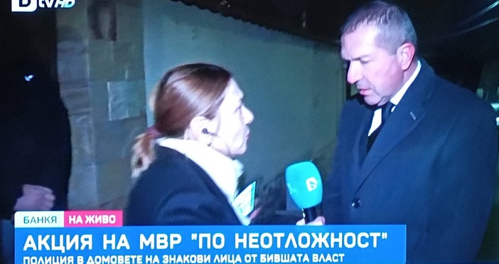 Преди минути адвокатът на Бойко Борисов Менко Менков говори пред