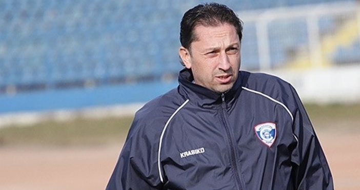 Футболният треньор Атанас Атанасов празнува рожден ден днес Той навършва