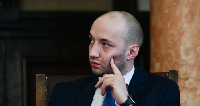 Ядреното копче в българската политика бе натиснато смята политолог Кабинетът нямаше