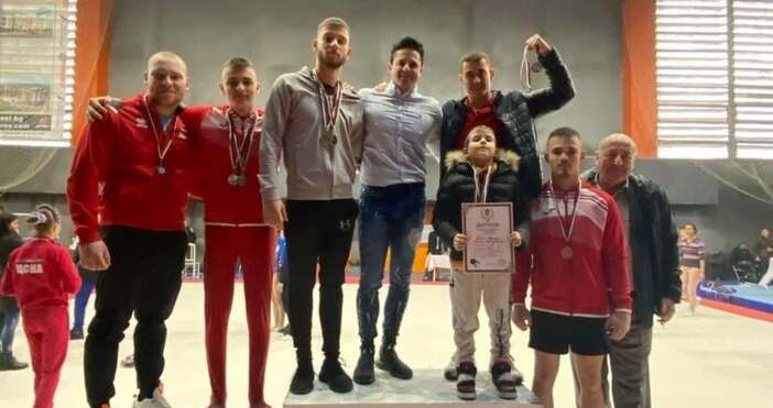 Снимки: ГСК Интерком груп-Черноморски юнакОбщо 37 медала спечелиха състезателите на