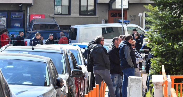 Петел следи какво се случва след убийството в столицата Сапьори претърсват